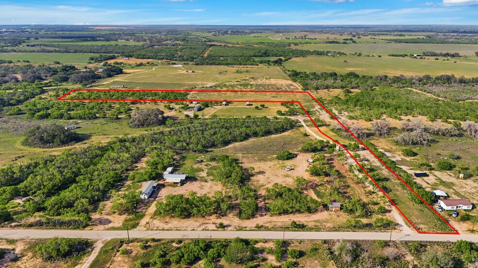 238 E Ditto Rd, Poteet, TX à vendre - Photo de l’immeuble – Image 2 sur 16