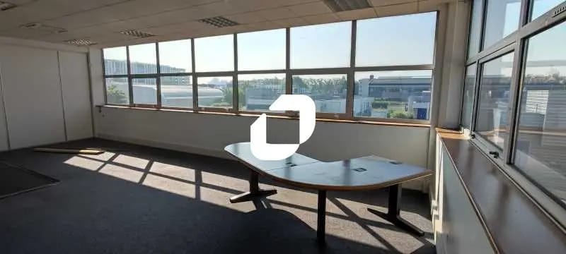 Bureau dans Bezons à louer - Photo de l’immeuble – Image 1 sur 7