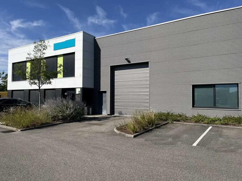 Bureau dans Vaulx-en-Velin à louer - Photo de l’immeuble – Image 3 sur 24