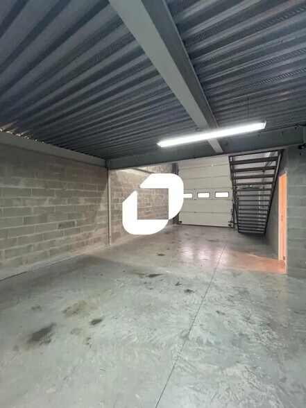 Local d’activités dans Santeny à louer - Photo intérieure – Image 3 sur 7