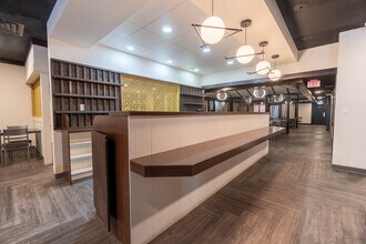 12060 Jasper Av NW, Edmonton, AB à louer Photo de l’immeuble– Image 1 sur 6