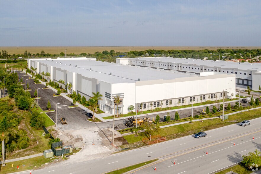 6801 N Hiatus Rd, Tamarac, FL à louer - Photo principale – Image 1 sur 4