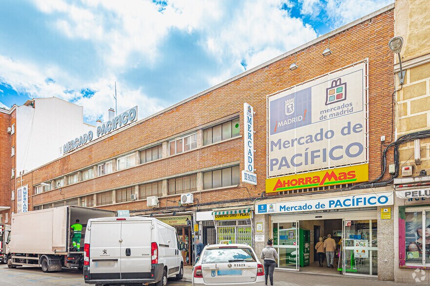 Calle Valderribas, 30, Madrid, Madrid à louer - Photo de l’immeuble – Image 2 sur 2