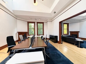 601-623 N State St & 4 E Ohio St, Chicago, IL à louer Photo intérieure– Image 2 sur 3