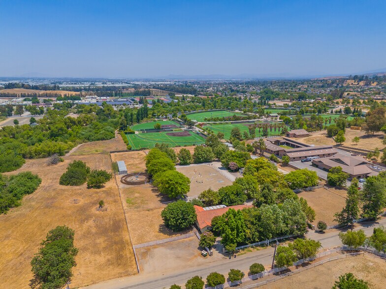 2951 English Pl, Chino Hills, CA à vendre - Photo de l’immeuble – Image 3 sur 50