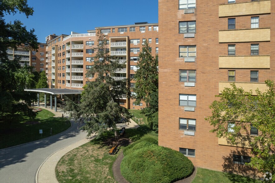 7900 Old York Rd, Elkins Park, PA à vendre - Photo de l’immeuble – Image 2 sur 16