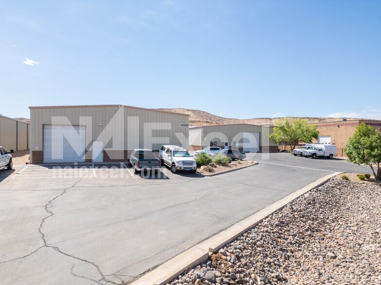 4256 S 950 E Bldg. A & B portefeuille de 2 biens à vendre sur LoopNet.fr - Photo de l’immeuble – Image 3 sur 6