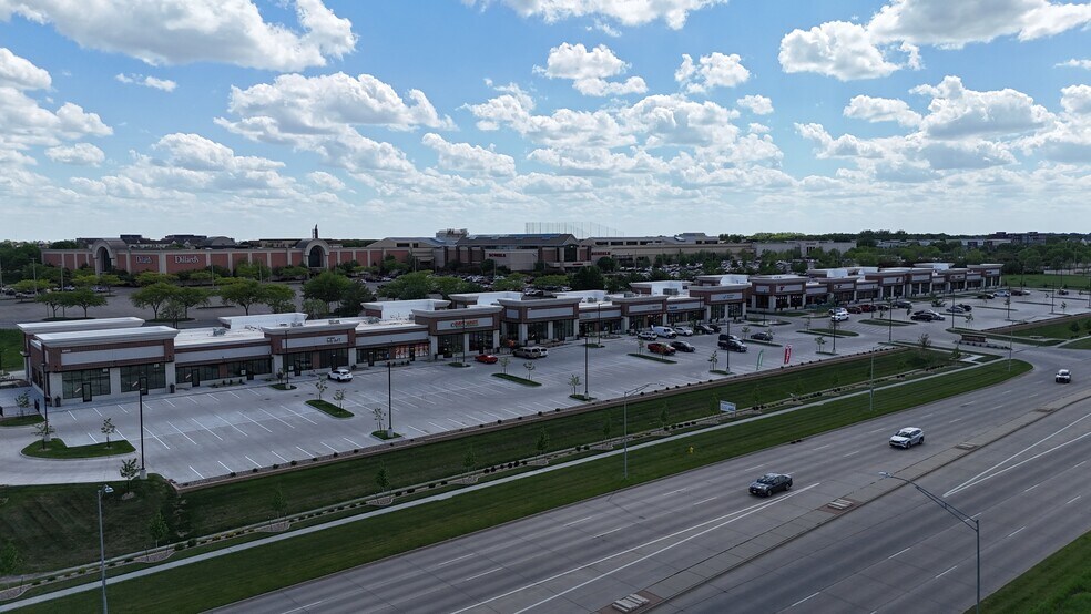 6840 & 6880 E.P. True PKWY, West Des Moines, IA à louer - Photo de l’immeuble – Image 3 sur 15
