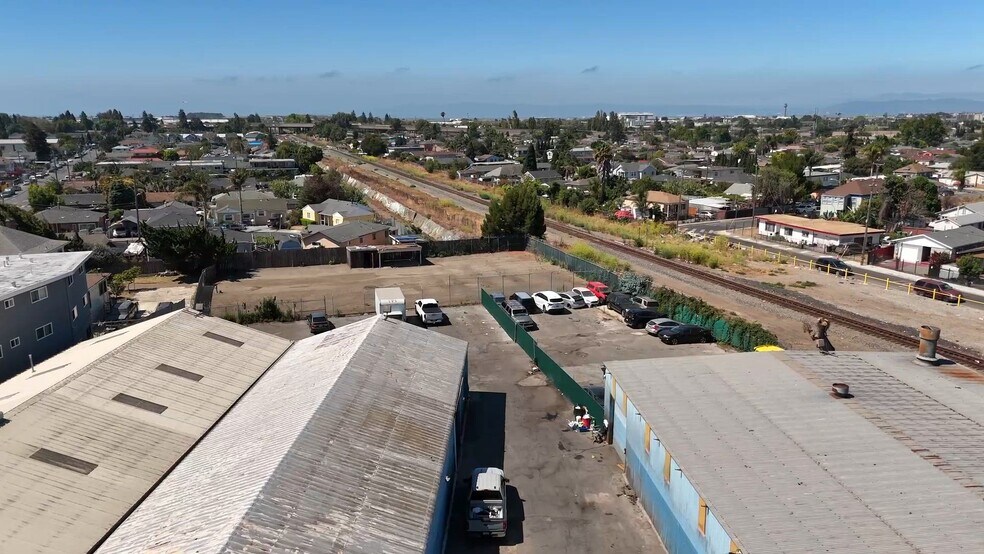 10441 Edes Ave, Oakland, CA à louer - Vidéo sur l’annonce professionnelle – Image 2 sur 16