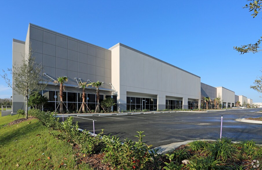 7433 Emerald Dunes Dr, Orlando, FL à louer - Photo de l’immeuble – Image 2 sur 7