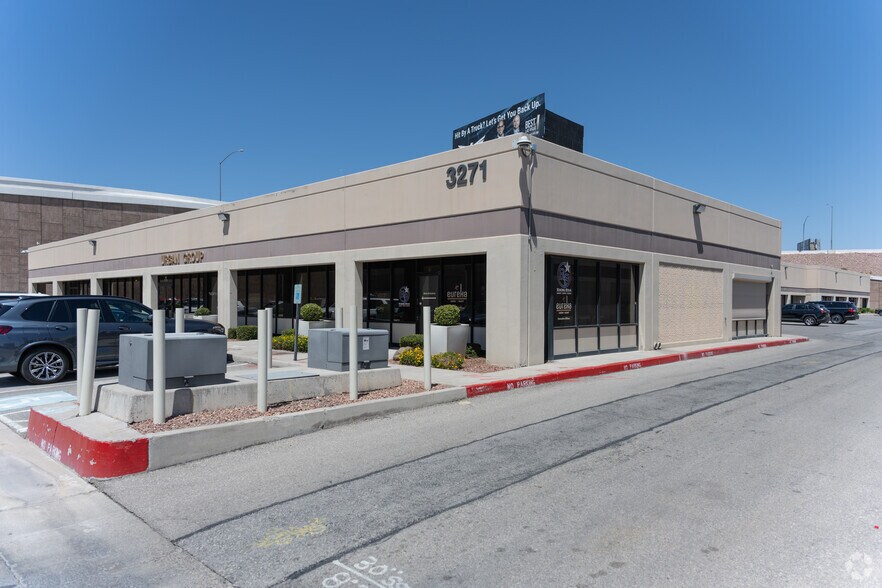 3281 Highland Dr, Las Vegas, NV à louer - Photo principale – Image 2 sur 6
