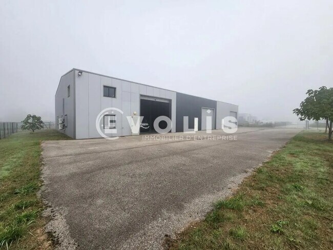 Plus de détails pour Bureau, Local d'activités à louer