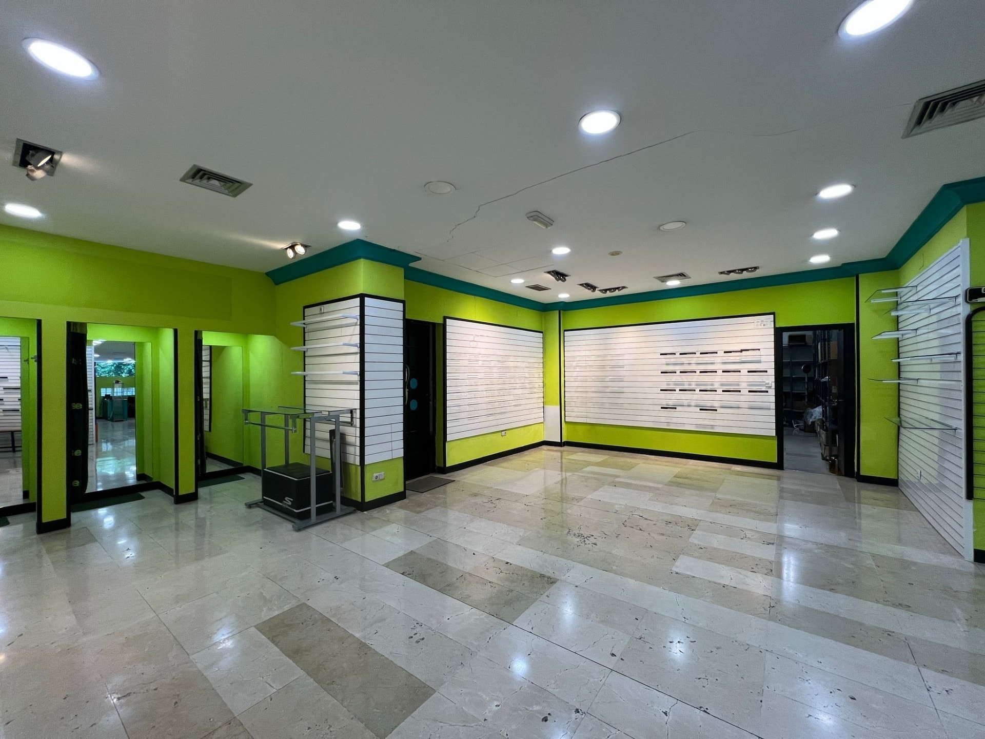 Local commercial dans Cáceres, Cáceres à louer Photo intérieure– Image 1 sur 16