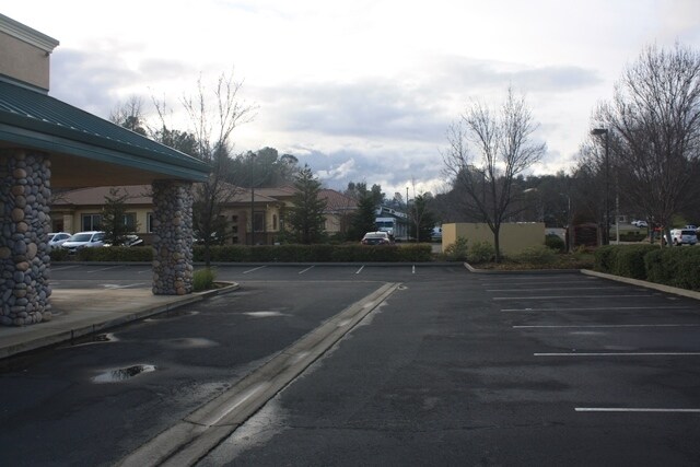 1872 Buenaventura Blvd, Redding, CA à vendre - Photo de l’immeuble – Image 3 sur 16