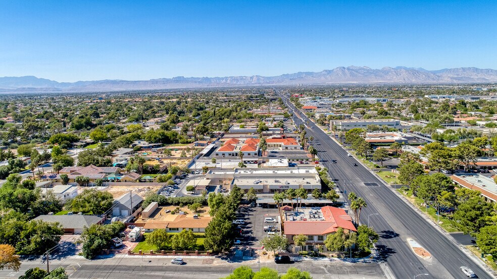 2801 W Charleston Blvd, Las Vegas, NV à louer - Aérien – Image 3 sur 8