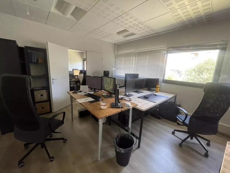 Bureau dans Mouans-Sartoux à louer - Photo de l’immeuble – Image 3 sur 15