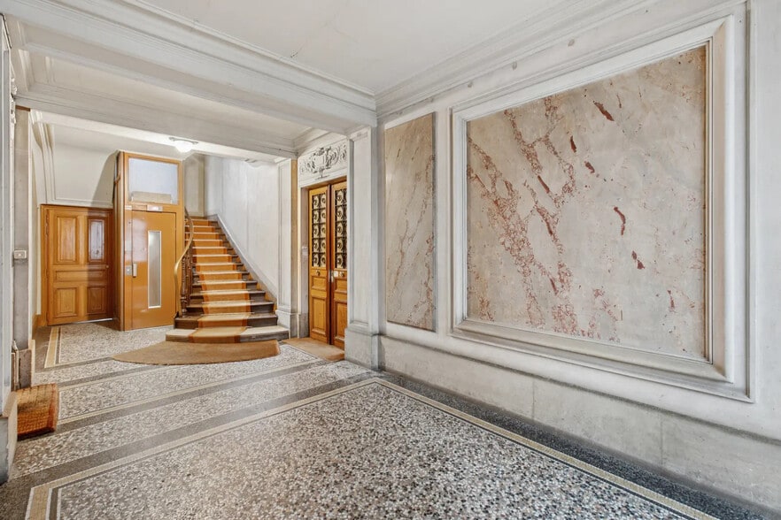 Bureau dans Paris à louer - Hall d’entrée – Image 2 sur 14