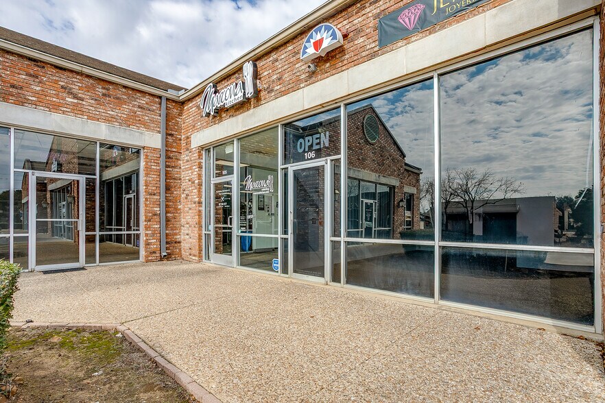 2430 N Davis Dr, Arlington, TX à louer - Photo de l’immeuble – Image 3 sur 5
