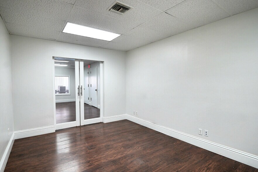 2826 E Oakland Park Blvd, Fort Lauderdale, FL à louer - Photo intérieure – Image 3 sur 40