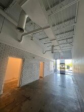 4116-4130 S Florida Ave, Lakeland, FL à louer Photo intérieure– Image 2 sur 4