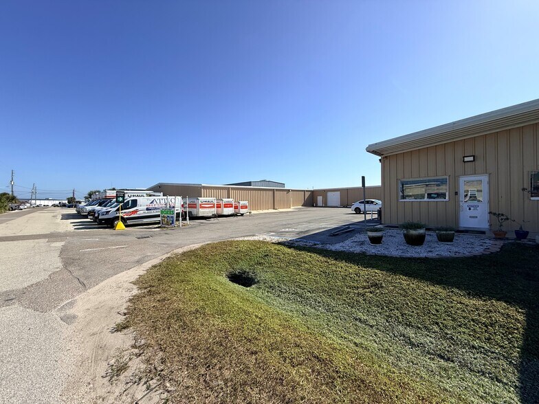 102 James St, Venice, FL à vendre - Photo de l’immeuble – Image 2 sur 16