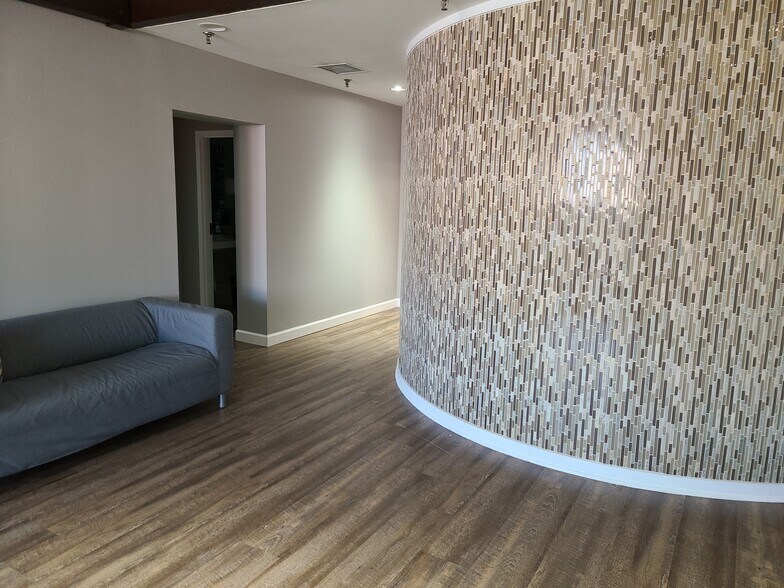 6780 Southwest Ave, Saint Louis, MO à louer - Photo intérieure – Image 3 sur 18