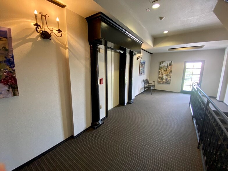 55 Main St, Colleyville, TX à louer - Hall d’entrée – Image 3 sur 9