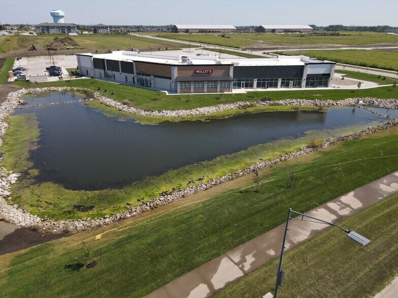 1105 SE Pleasant View Dr, Waukee, IA à louer - Photo de l’immeuble – Image 2 sur 9