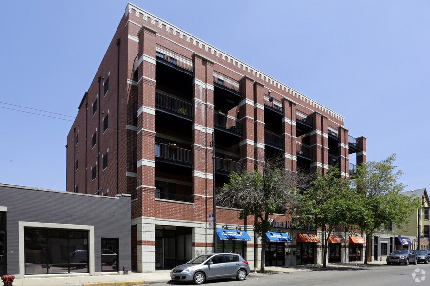 2220 W Belmont Ave, Chicago, IL à louer - Photo de l’immeuble – Image 2 sur 8