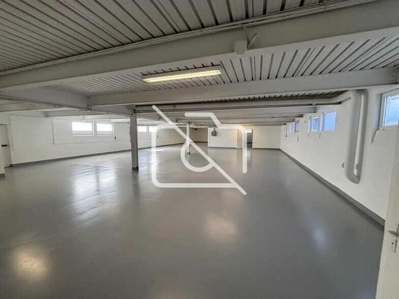 Industriel/Logistique dans Les Ulis à louer - Photo de l’immeuble – Image 2 sur 8