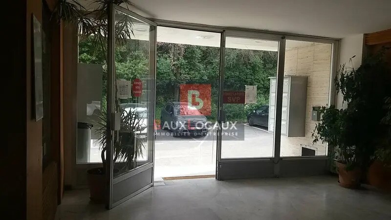 Bureau dans Nîmes à vendre - Hall d’entrée – Image 3 sur 3