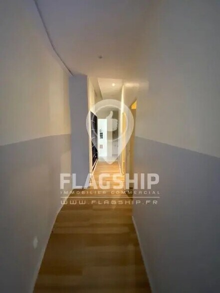 Local commercial dans Paris à louer - Photo de l’immeuble – Image 2 sur 9