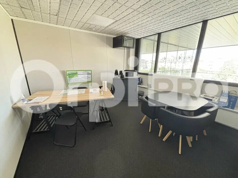 Bureau dans Compiègne à louer - Photo de l’immeuble – Image 1 sur 5