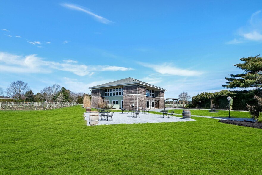 18910 Middle Rd, Cutchogue, NY à vendre - Photo de l’immeuble – Image 1 sur 20