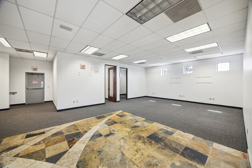 500 Durham Dr, Houston, TX à louer - Photo de l’immeuble – Image 3 sur 7