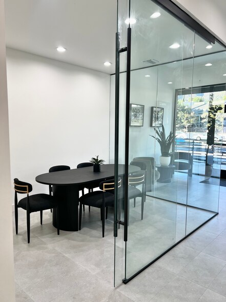 3130-3136 1/2 Foothill Blvd, La Crescenta, CA à louer - Hall d’entrée – Image 3 sur 10