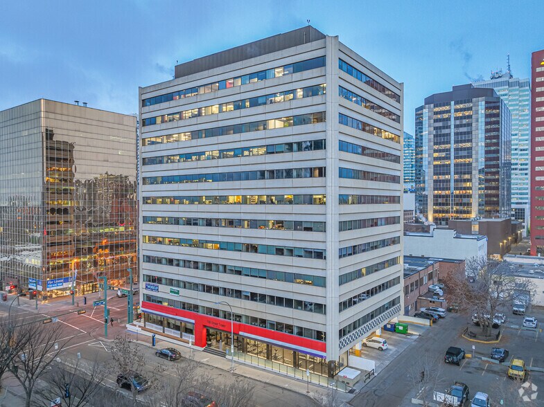 10055 106th St NW, Edmonton, AB à louer - Photo de l’immeuble – Image 2 sur 3