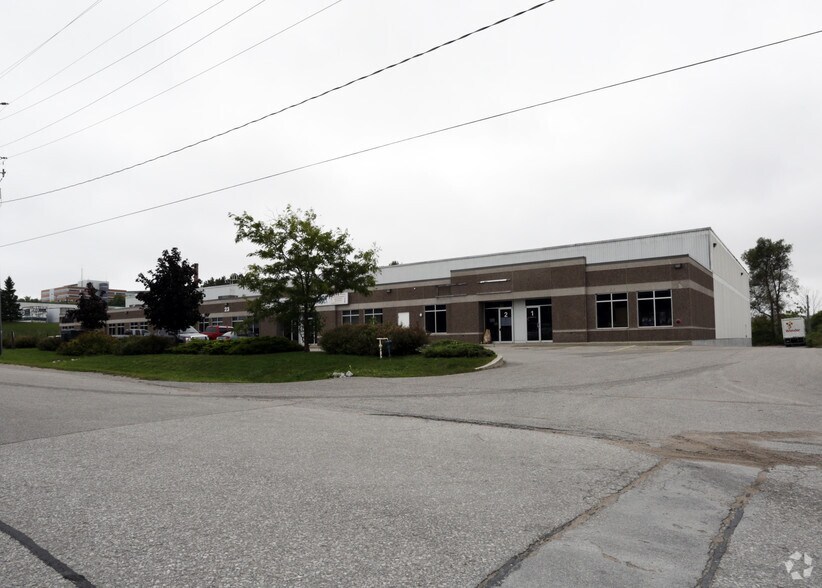 23 Progress Dr, Orillia, ON à vendre - Photo de l’immeuble – Image 2 sur 3