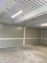 Local d’activités dans Saint-Pierre-la-Palud à louer Photo intérieure– Image 2 sur 3