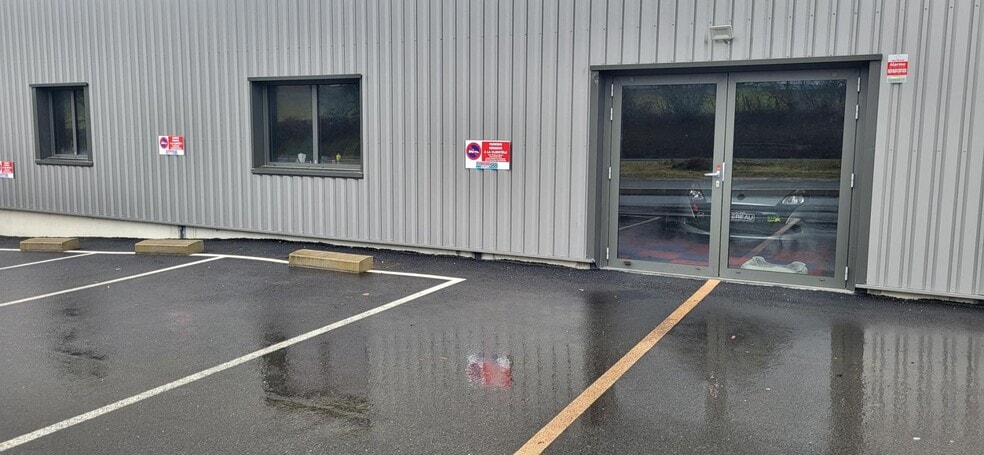 Local d’activités dans Isle à louer - Photo de l’immeuble – Image 1 sur 1