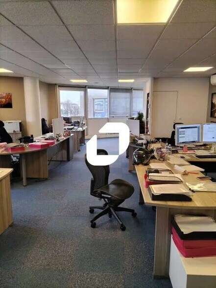 Bureau dans Nanterre à louer - Photo de l’immeuble – Image 2 sur 4