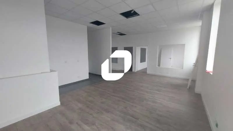 Local d'activités dans Buchelay à vendre - Photo de l’immeuble – Image 2 sur 6