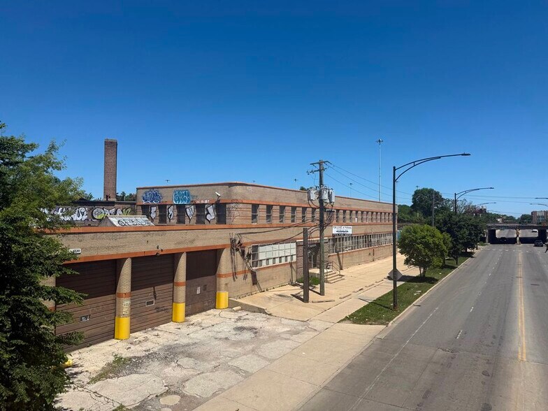4700-4720 W Montrose Ave, Chicago, IL à louer - Photo de l’immeuble – Image 3 sur 9