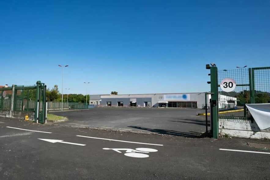 Local d’activités dans BRIVE-LA-GAILLARDE à louer - Photo de l’immeuble – Image 2 sur 11