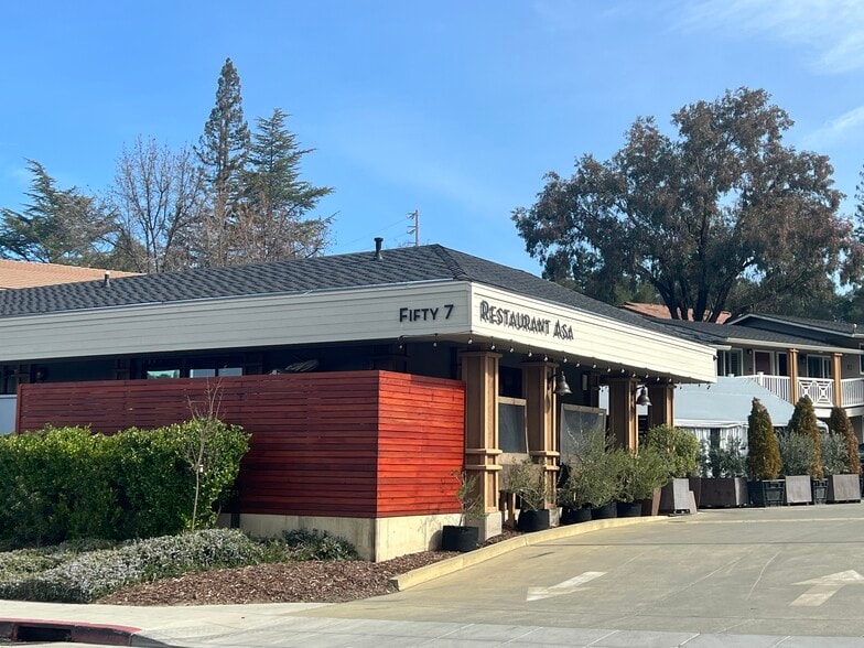 53 Los Gatos Saratoga Rd, Los Gatos, CA à louer - Photo de l’immeuble – Image 3 sur 3
