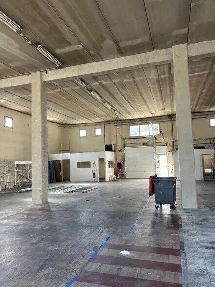 Local commercial dans Aubagne à louer - Photo de l’immeuble – Image 3 sur 6