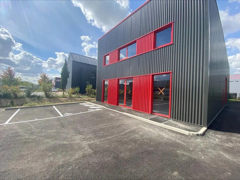 Local d’activités dans Avrainville à louer - Photo de l’immeuble – Image 2 sur 6