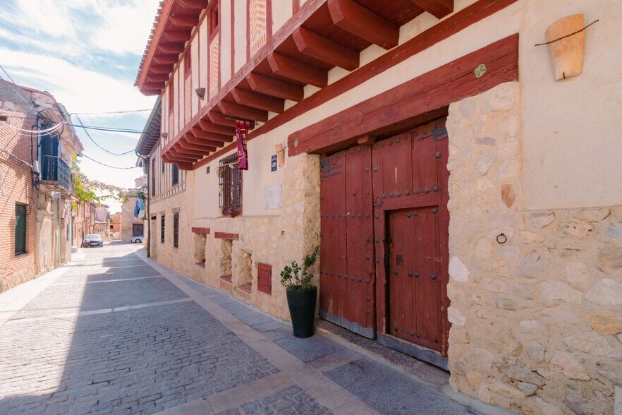 Services hôteliers dans Buitrago del Lozoya, Madrid à vendre - Photo de l’immeuble – Image 1 sur 46