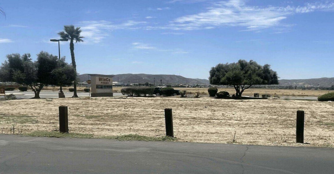 4602 W Florida Ave, Hemet, CA à louer Photo principale– Image 1 sur 5