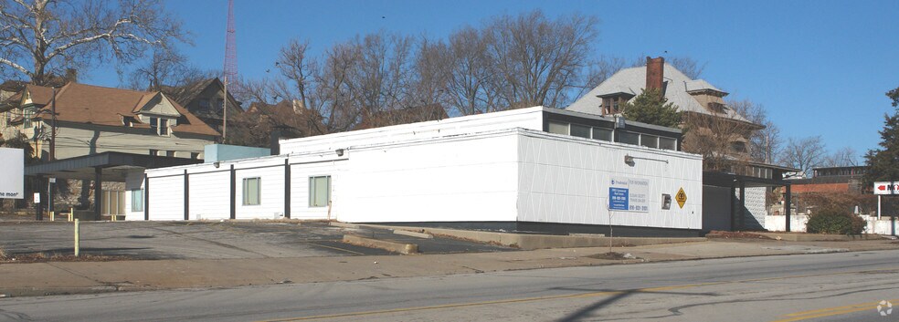 3330 Troost, Kansas City, MO à vendre - Photo de l’immeuble – Image 3 sur 3